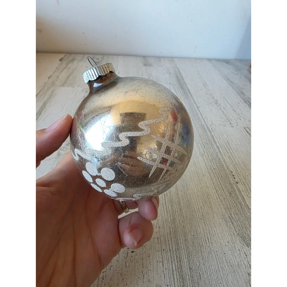 Vintage shiny Brite stencil polka dot flour large ball ornament Xmas tree